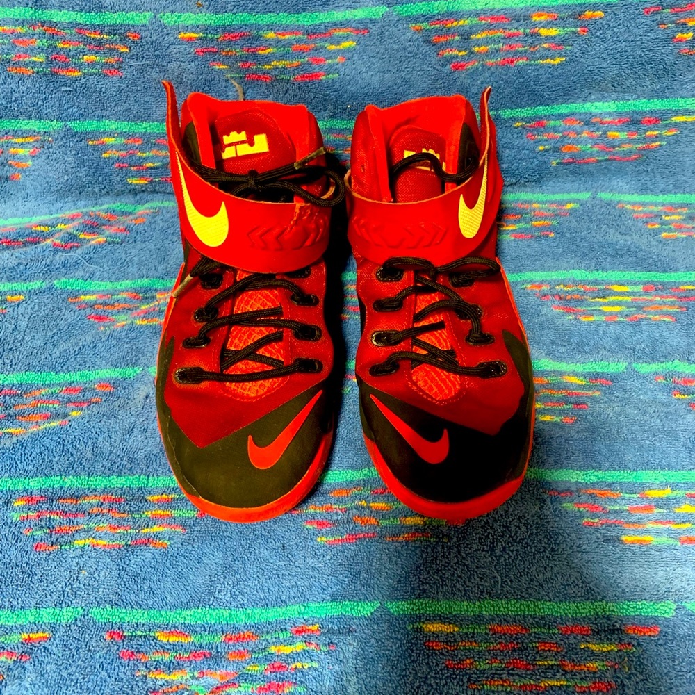 Nike-Youth Lebron Soldiers Basketball Shoes